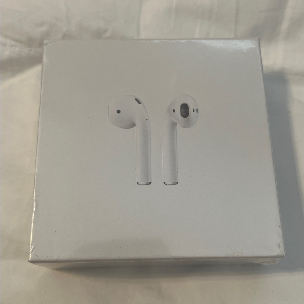 Apple AirPods in Classic White 2nd Generation New